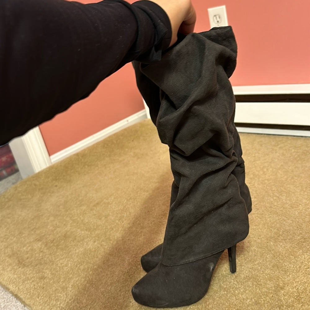 Jeffrey Tyler Size 8 mid calf heel boots grey